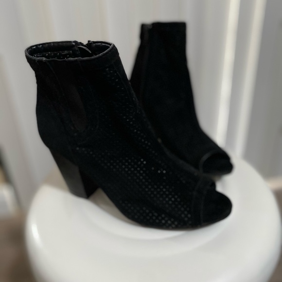 Black open toe booties 🥾 - Picture 3 of 6